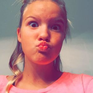 Meet your Posher, Chloe